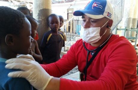 Cuba ha sido solidaria en medio de la COVID-19, a pesar del recrudecimiento del bloqueo impuesto por EE.UU. Foto: Archivo de Granma