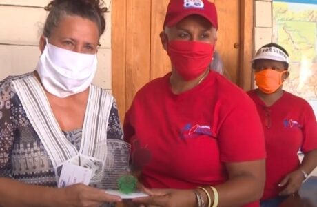 Recibe Museo de Imías placa conmemorativa 20 aniversario del Concepto Revolución