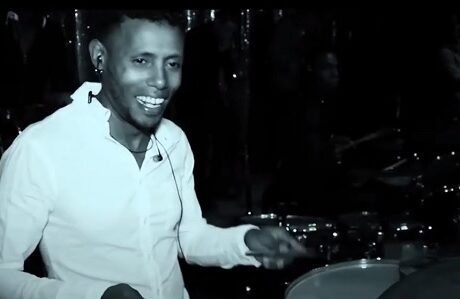 Alberto: músico timbalero en Pupy y los que Son son