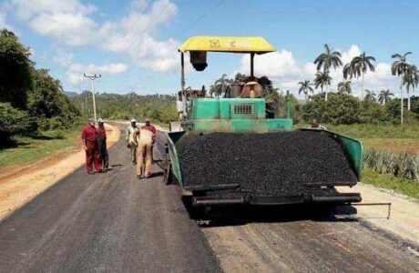 En franco avance vial entre Baracoa y Holguín