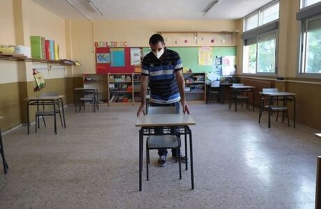 Huelga de docentes españoles por inseguridad en aulas ante Covid-19