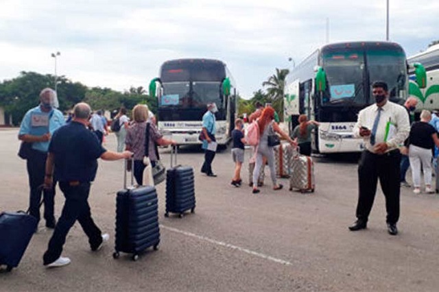 Turistas del Reino Unido disfrutan de Varadero