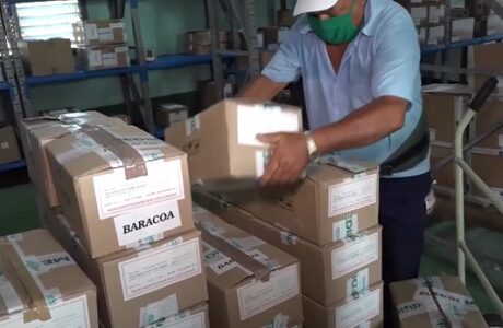 Trabajadores de Emcomed en Baracoa garantizan distribución de medicamentos en zonas de montaña