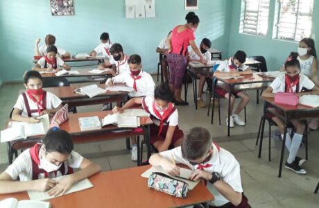 Docentes guantanameros se preparan para reinicio del curso en septiembre