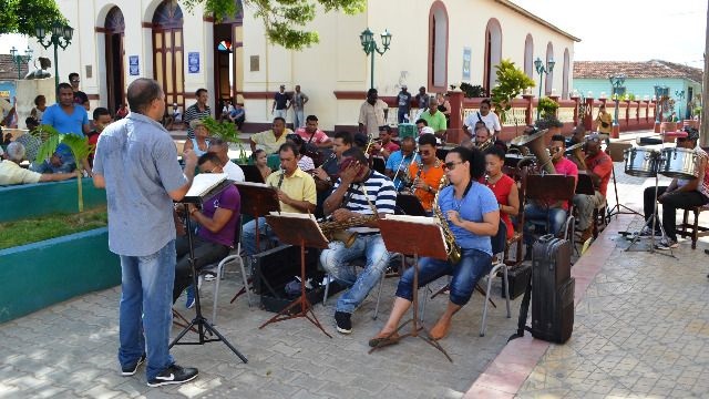 La Banda Municipal de Conciertos de Baracoa durante una presentación en el Parque Independencia, de Baracoa Foto: RadioBaracoa