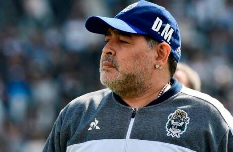 Maradona no está crítico, necesita un par de días...