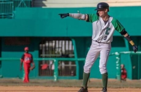 César Prieto, líder de bateadores en la serie nacional