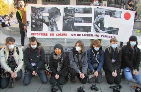 Franceses protestan contra violencia policial y polémica ley