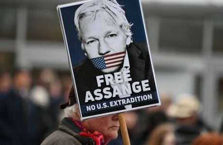 Premio Nobel de la Paz Pérez Esquivel exige liberación de Assange