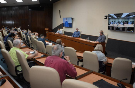 Resalta Díaz-Canel la unidad de la intelectualidad cubana y rechazó los intentos por mostrarla fragmentada