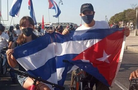 La Habana: Jóvenes cubanos en caravana contra el Bloqueo