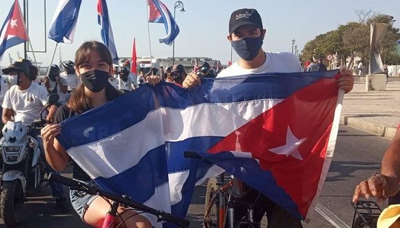 La Habana: Jóvenes cubanos en caravana contra el Bloqueo