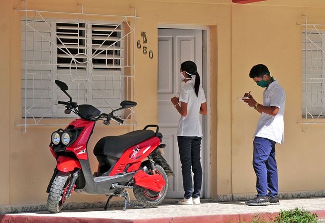 Estudiantes de Ciencias Médicas vitales en la lucha contra la COVID-19. Foto: Lorenzo Crespo Silveira