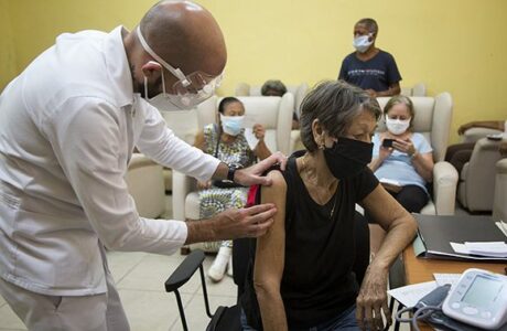 En Guantánamo dosis de refuerzo antiCOVID-19 llega desde hoy a Hogares de Ancianos y Maternos