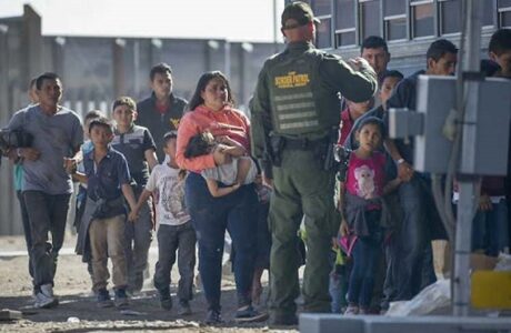 Gobierno de EEUU cambia lenguaje sobre migrantes