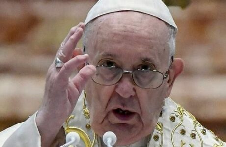Llama el Papa a actuar con humanidad para salvar la civilización
