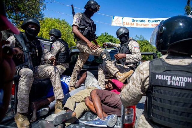 Arrestan a agentes implicados en brutalidad policial en Haití