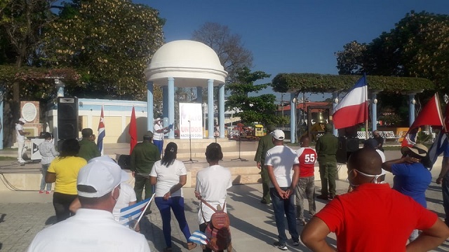 Guantanameros celebran Primero de Mayo y exigen fin del bloqueo contra Cuba