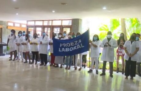 Reconocen a trabajadores del Centro Provincial de Medicina Deportiva en Guantánamo