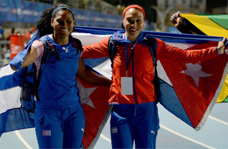 Discóbolas cubanas Yaimé Pérez y Denia Caballero