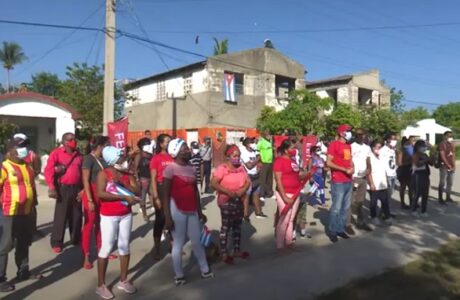 Abanderada en Guantánamo Brigada Juvenil de Trabajo Social