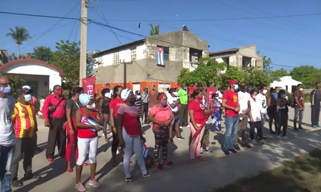 Abanderada en Guantánamo Brigada Juvenil de Trabajo Social