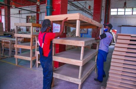 Produce Muebles Imperio camas para centros de aislamiento