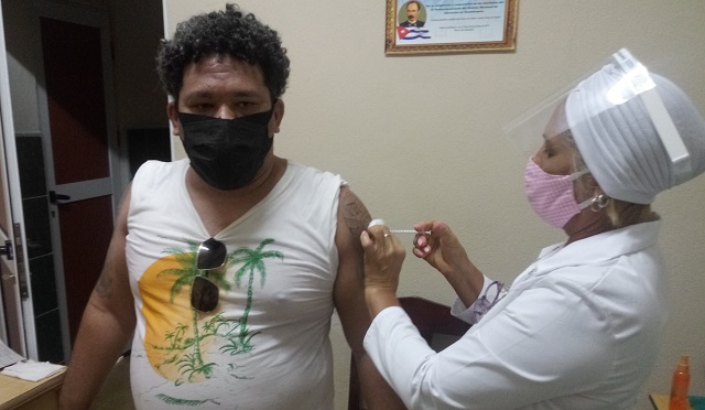 Acanza en Guantánamo inmunización con con vacuna cubana Abdala
