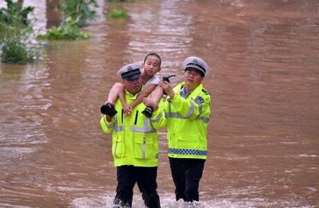 Fuertes lluvias dejan más de 30 muertos en China a medida que avanzan hacia el norte del país