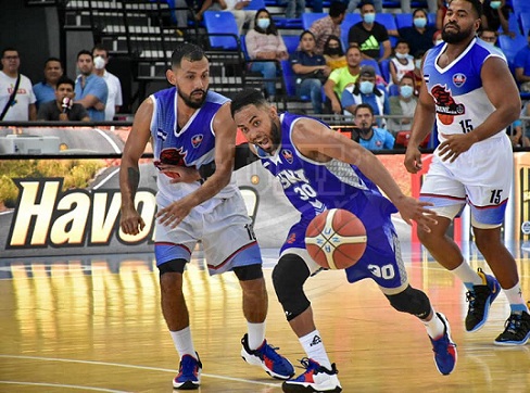 Cubanos animan inicio del baloncesto en Nicaragua