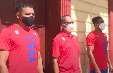 Guantanameros reciben al bicampeón olímpico Arlen López y a sus entrenadores