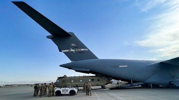 Pentágono anuncia que último avión estadounidense ha despegado del aeropuerto de Kabul