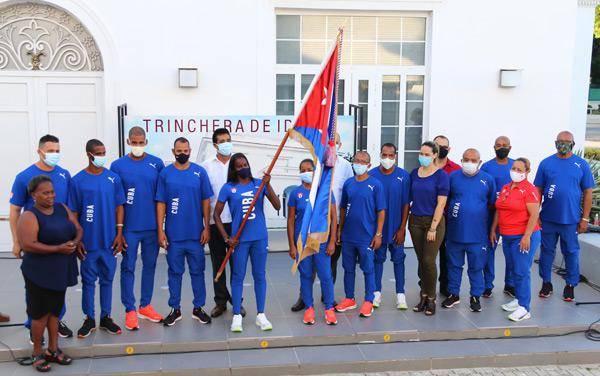 Abanderan delegación a mundial de atletismo para sordos