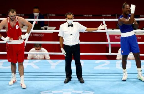 Boxeador cubano Julio César la Cruz, campeón en Tokio 2020. Foto: Reuters.