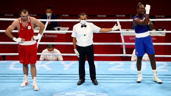 Boxeador cubano Julio César la Cruz, campeón en Tokio 2020. Foto: Reuters.