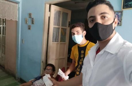 Médicos guantanameros también se despliegan online en su combate a la pandemia