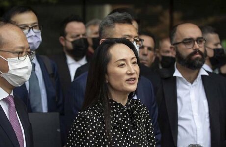 Regresa a China ejecutiva de Huawei detenida desde 2018 en Canadá