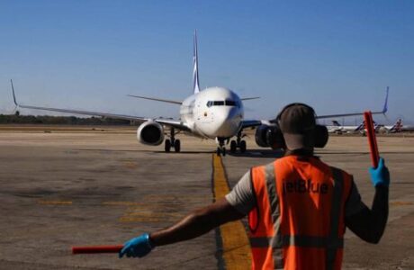 Constata Primer Ministro de Cuba preparación de aeropuertos para el arribo de viajeros