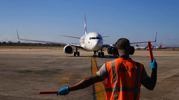 Constata Primer Ministro de Cuba preparación de aeropuertos para el arribo de viajeros