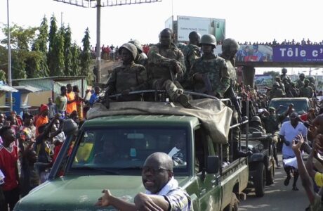 Las fuerzas especiales de Guinea confirman el golpe de Estado en el país y la detención del presidente