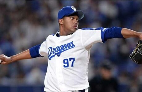 Raidel Martínez sigue de lujo: logró salvamento 18 en el béisbol japonés