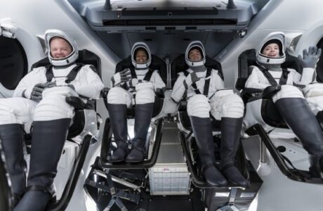 Cuatro turistas espaciales regresan a la Tierra luego de tres días en el espacio