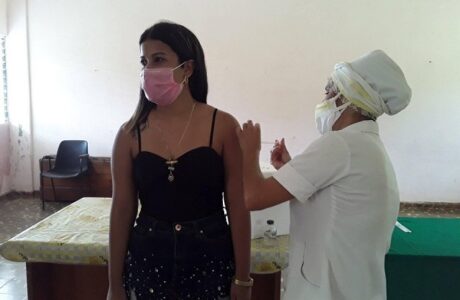 Aplicarán en Cuba dosis de refuerzo anti-COVID-19 desde noviembre