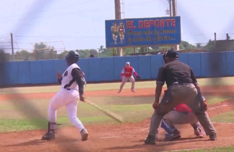 Analizan en Guantánamo estrategia para recuperación del béisbol