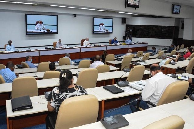 Destaca Miguel Díaz-Canel Bermúdez en encuentro con empresarios que la prioridad del sistema empresarial cubano tiene que ser el mercado interno