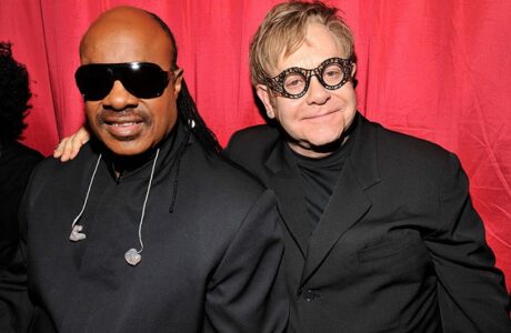 Elton John publica sencillo a dúo con Stevie Wonder