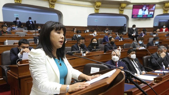 Tensión política en Perú: la jefa de ministros pide en el Congreso el voto de confianza al segundo gabinete que Castillo presenta en menos de 100 días