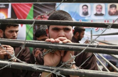 Cientos de palestinos continuarán protesta en cárceles israelíes