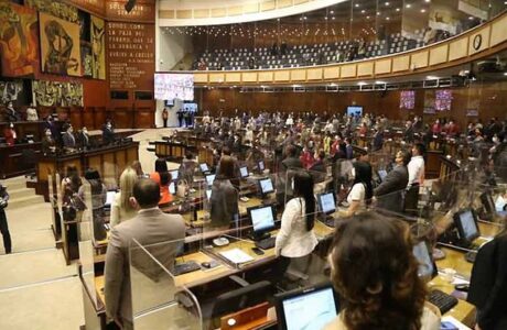 Parlamento de Ecuador evalúa informe sobre crisis carcelaria