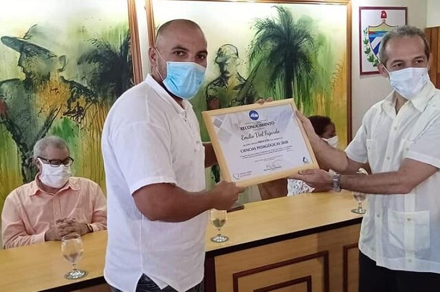 Entregan en Guantánamo Premio Academia de Ciencias de Cuba